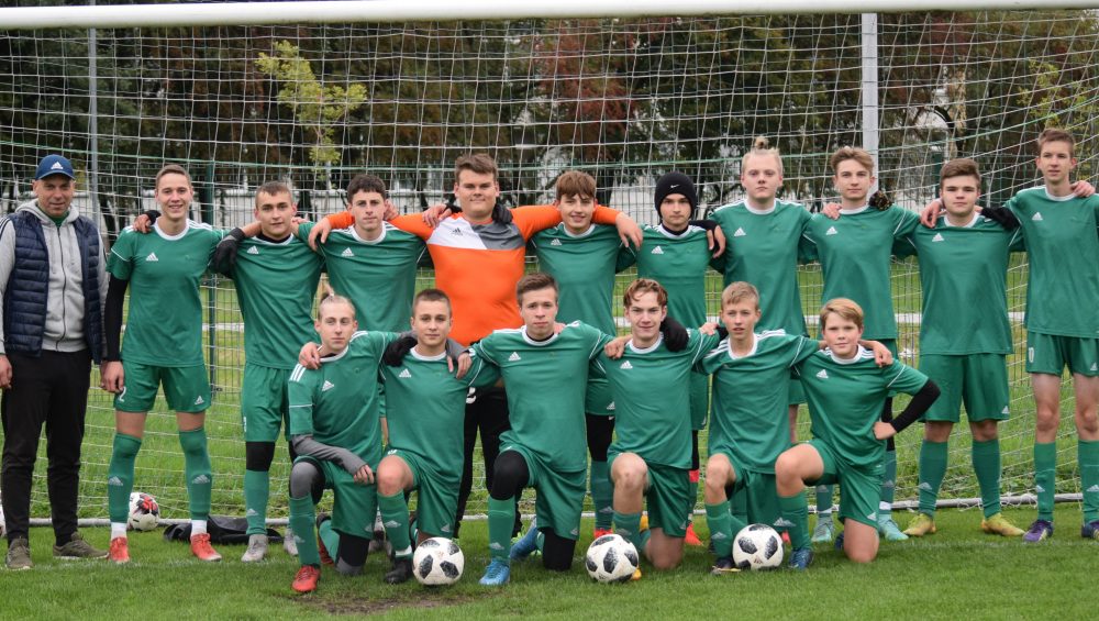 Moksleivių futbolo lygoje prie starto linijos stojo Kazlų Rūdos sporto centro U-17 futbolo komanda