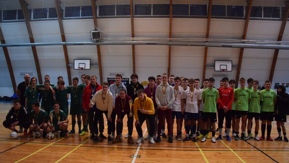 Lietuvos valstybės atkūrimo diena sporto centre pažymėta jaunimo salės futbolo turnyru