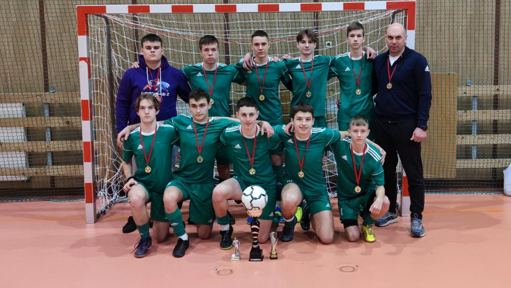 Sporto centro U-17 jaunimas salės futbolo R.Karkos atminimo taurės turnyre iškovojo antrąją vietą