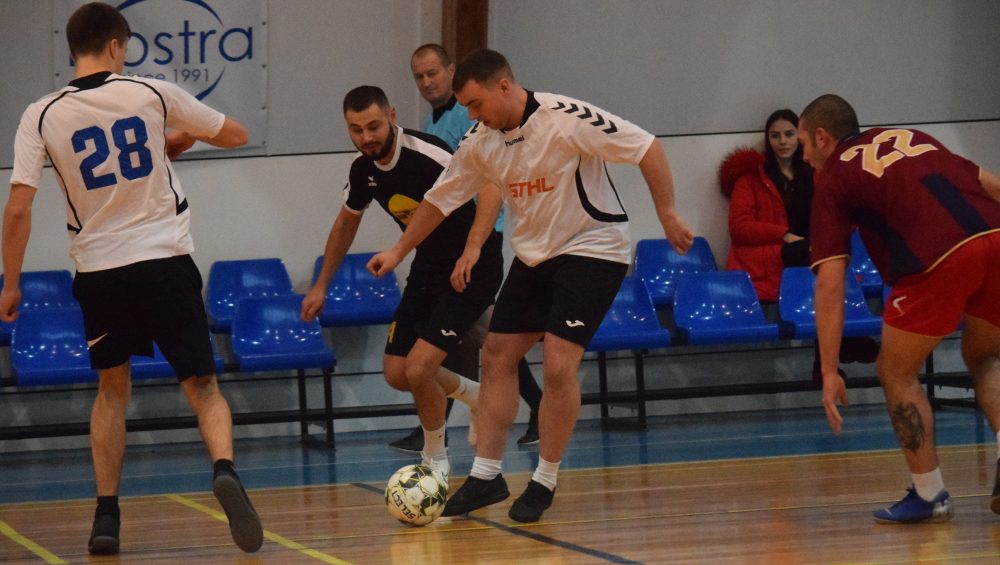 Marijampolės apskrities salės futbolo pirmenybių starte „Savi“ ir „Niekur nežaidę“ komandų pergalės
