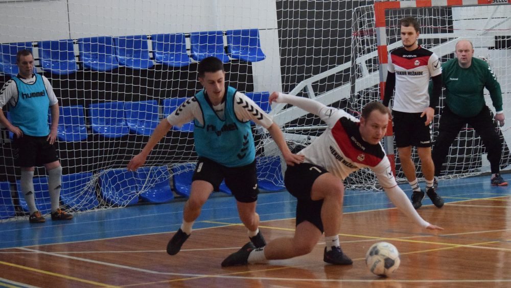 Marijampolės apskrities salės futbolo pirmenybėse pirmauja „Niekur nežaidę“ futbolininkai