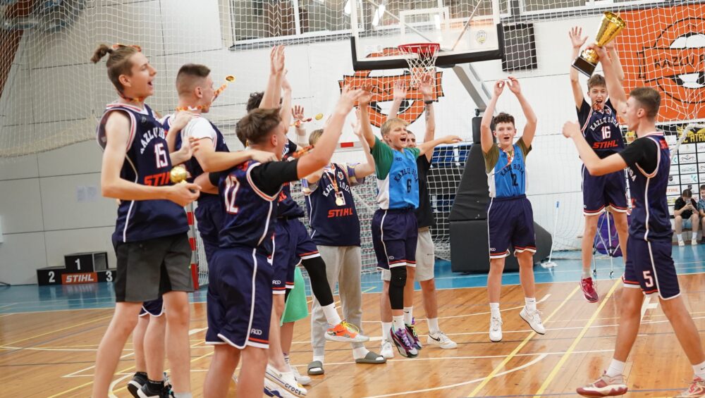 Jaunių krepšinio turnyre „Atakos Taurė‘ 2024“ triumfavo Kazlų Rūdos sporto centro krepšininkai